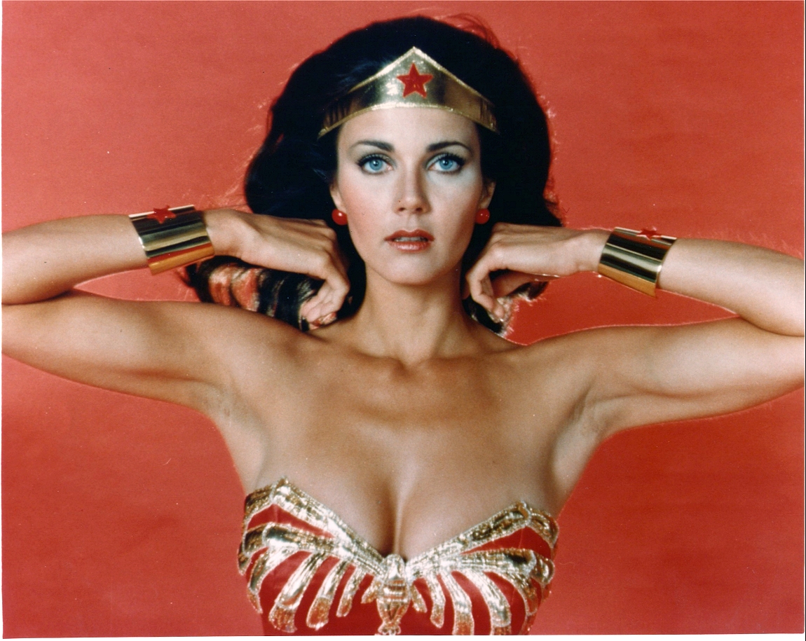 Lynda Carter poses as Wonder Woman for a studio publicity photograph promoting the CBS series "The New Adventures of Wonder Woman"
